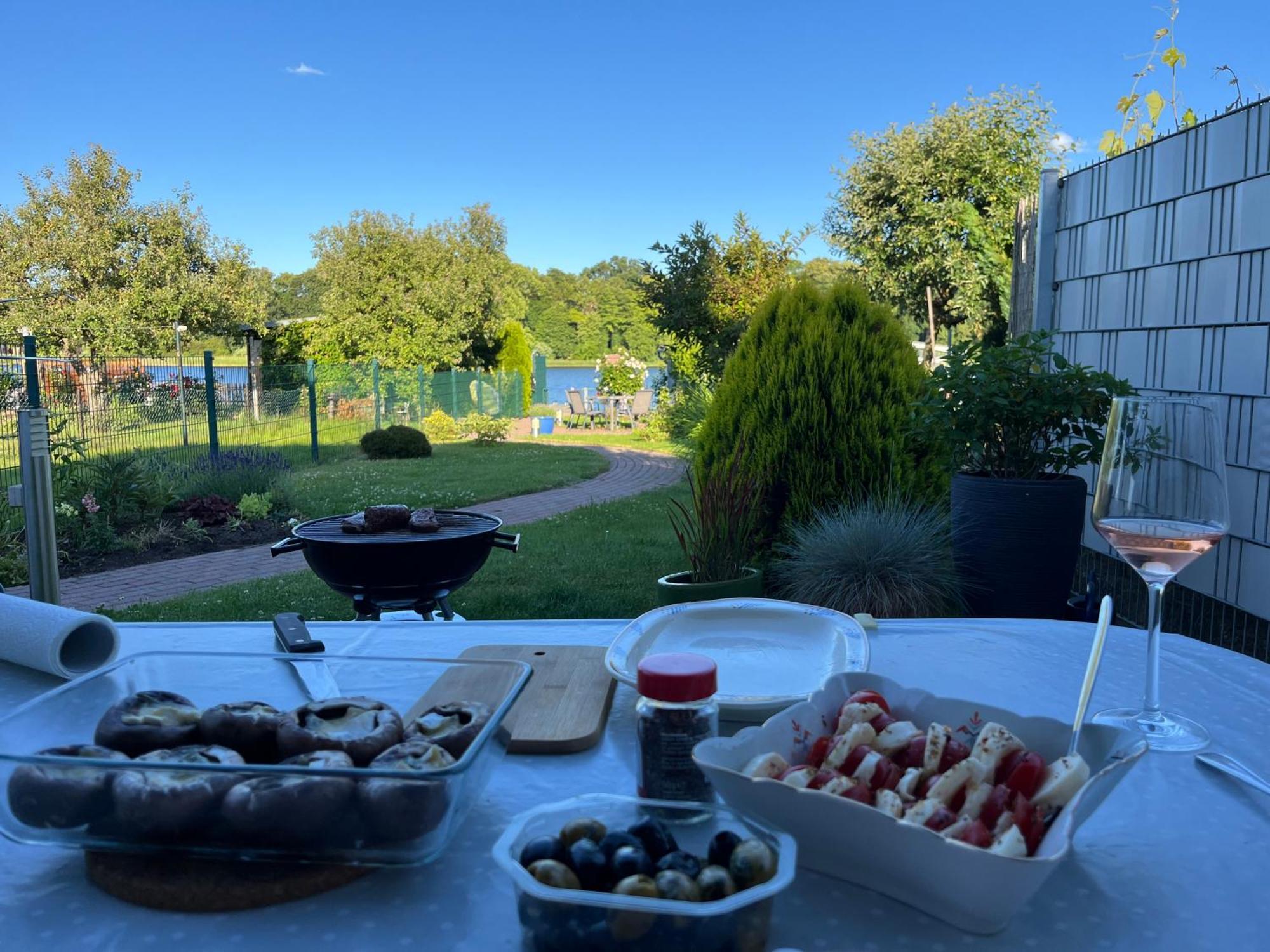 Ferienhaus Seekutter Mit Eigenem Seezugang Malchow  Ruang foto